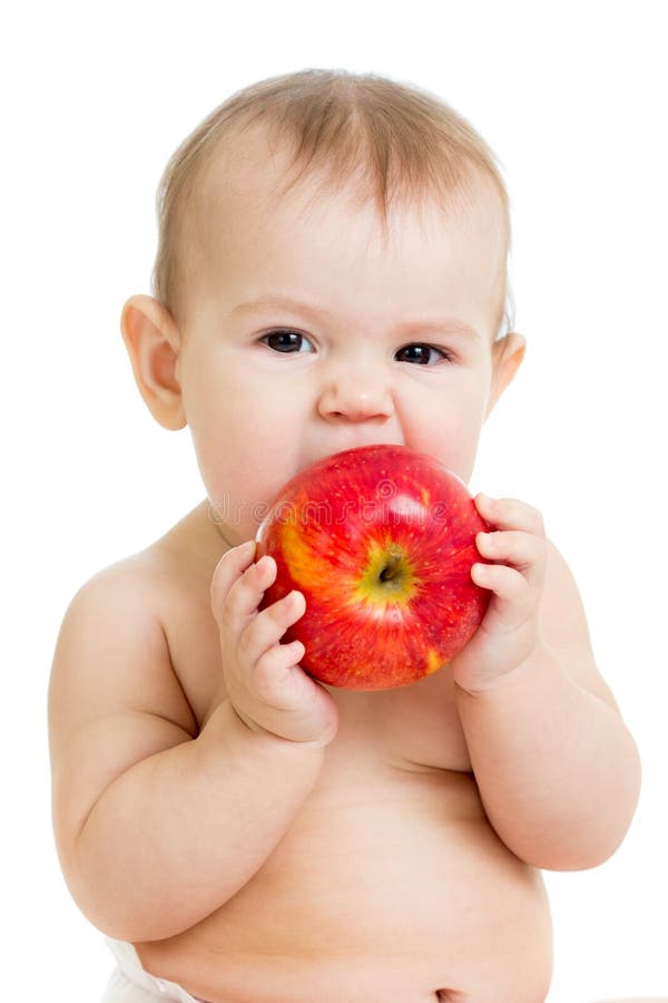 Bambino che mangia mela, isolata su bianco