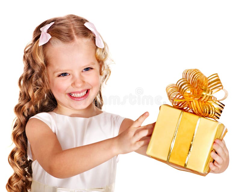 Bambino con il contenitore di regalo di compleanno.