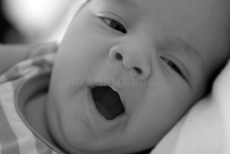 Bambino con la bocca aperta immagini stock Bambino con la bocca aperta immagini stock