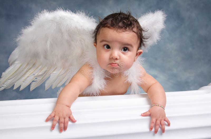 Bambino di angelo fotografia stock libera da diritti Bambino di angelo fotografia stock libera da diritti