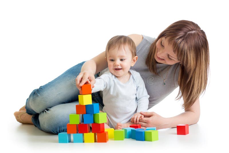 Bambino e madre che giocano insieme ai giocattoli fotografie stock Bambino e madre che giocano insieme ai giocattoli fotografie stock