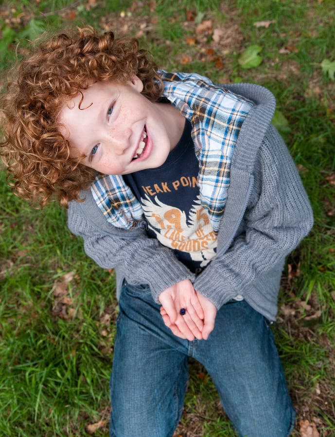 Bambino e natura immagini stock libere da diritti Bambino e natura immagini stock libere da diritti