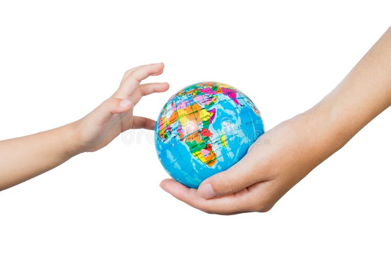 Bambino ed adulto che tengono un globo del mondo in mani immagine stock Bambino ed adulto che tengono un globo del mondo in mani immagine stock