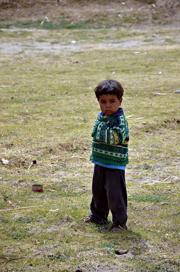 Bambino povero fotografia editoriale. Immagine di sporco 53770351