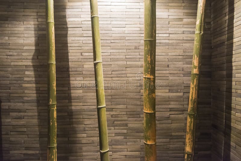Bambu- och tegelstenvägg arkivfoton Bambu- och tegelstenvägg arkivfoton
