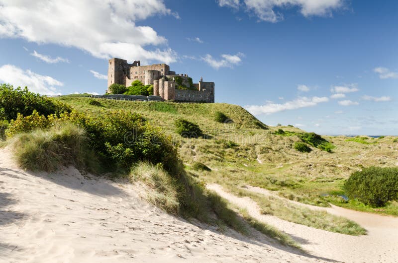 Bamburgh Schloss vom Süden lizenzfreie stockbilder Bamburgh Schloss vom Süden lizenzfreie stockbilder