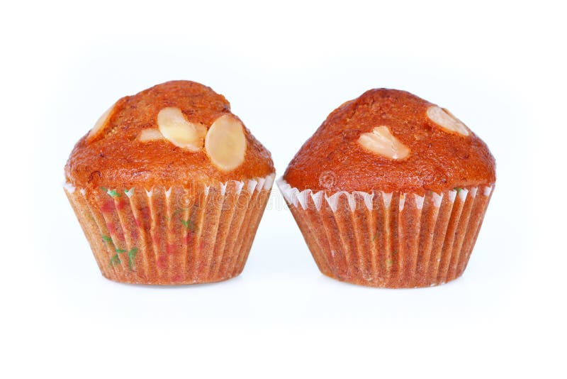 Twee bananencupcakes met amandel geïsoleerd op wit stock fotografie