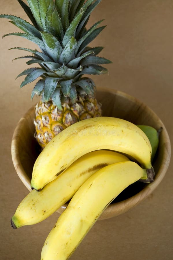 Banana in fruit bowl stock photo. Image of leaves, drink 29874512