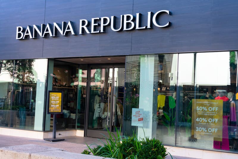 Banana Republic Retail Store Editorial Stock Image - Image of apparel ...