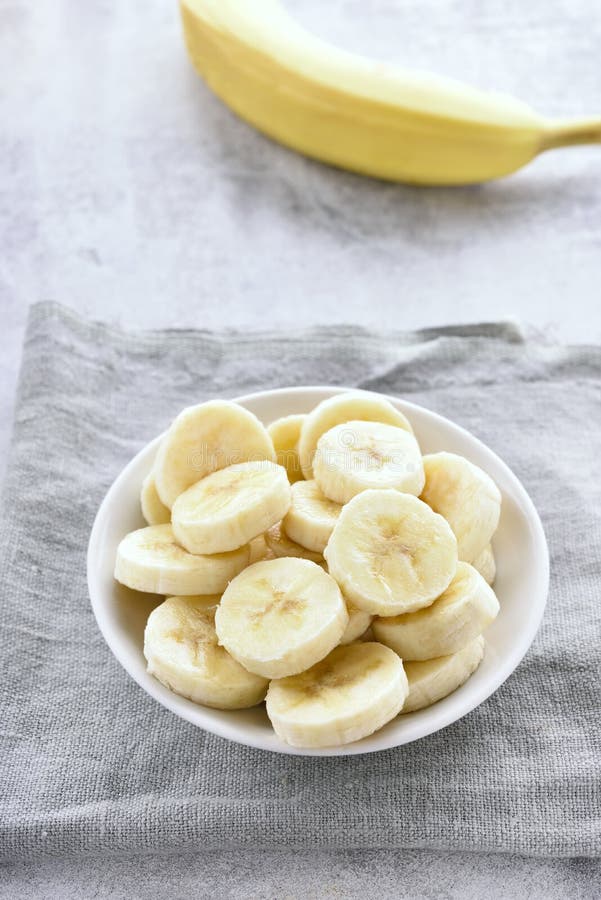 Sliced Peeled Banana In Bowl. Stock Photo - Image of plate, dessert ...