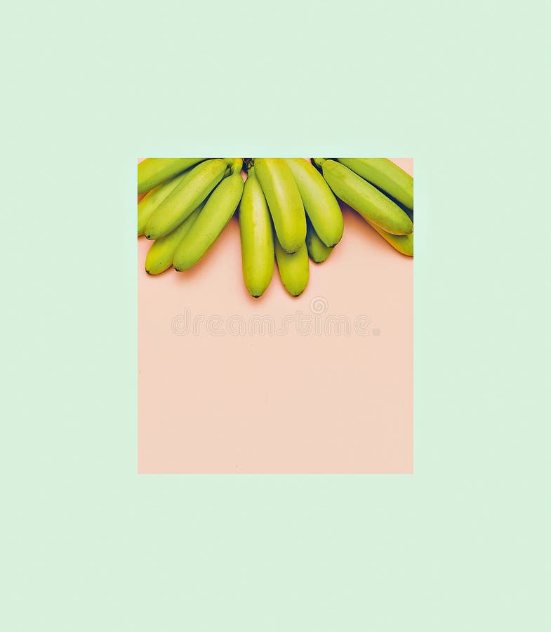 Bananas da foto da forma no fundo cor-de-rosa Styl geométrico mínimo imagens de stock royalty free Bananas da foto da forma no fundo cor-de-rosa Styl geométrico mínimo imagens de stock royalty free