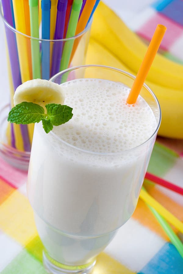 Bananen-Milchshake stockbild. Bild von organisch, nachtisch - 587589