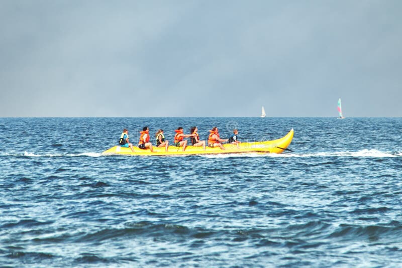 Bananenboot an der Ostsee