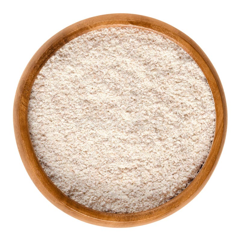Banatki mąka, wholemeal mąka w drewnianym pucharze obrazy stock Banatki mąka, wholemeal mąka w drewnianym pucharze obrazy stock