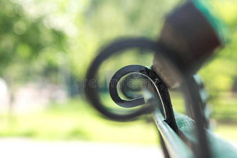 Bancă foto goală în parc royalty free stock images