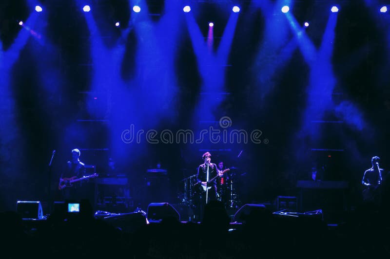 Live band stage lighting design locedarab