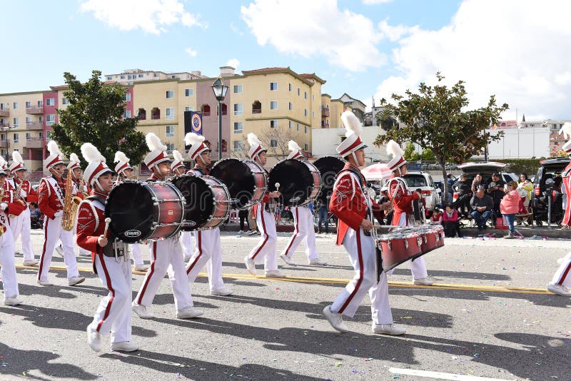 Banda di Mark Keppel High School Marching alla parata cinese del nuovo anno di Los Angeles fotografie stock Banda di Mark Keppel High School Marching alla parata cinese del nuovo anno di Los Angeles fotografie stock