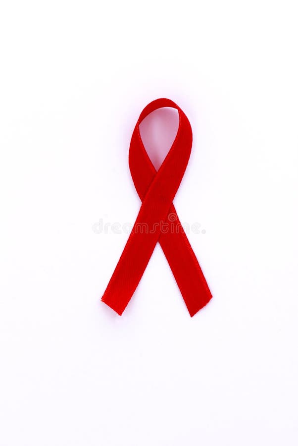 Solidarité Avec Des Personnes Avec Le SIDA Une Femme De Sourire Avec Un Ruban  Rouge Sur Un T-shirt Sur Un Fond Noir Conscience De Image stock - Image du  maladie, paume: 99445297