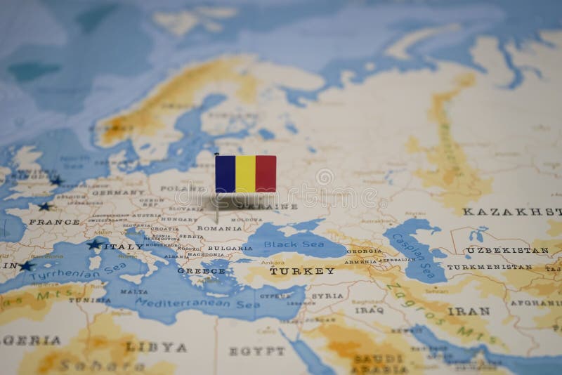 A bandeira de romania no mapa do mundo fotos de stock A bandeira de romania no mapa do mundo fotos de stock