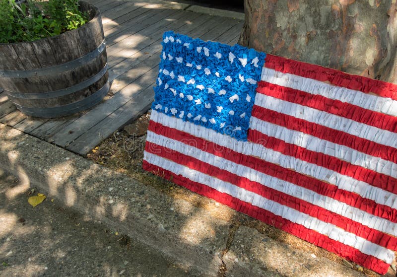 Bandeira do Estados Unidos, passeio no Dia da Independência imagens de stock Bandeira do Estados Unidos, passeio no Dia da Independência imagens de stock