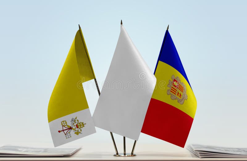 Bandeiras de Cidade Estado do Vaticano e de Andorra foto de stock