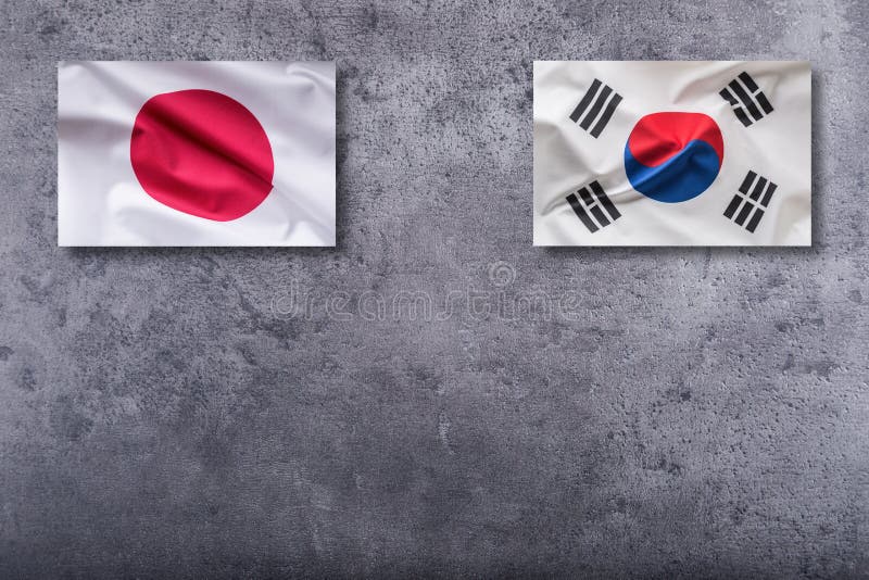 Bandeiras De Coreia Do Sul E De Japao Bandeira De Coreia Do Sul E De Japao No Concr Imagem De Stock Imagem De Parceria Asian 107081569