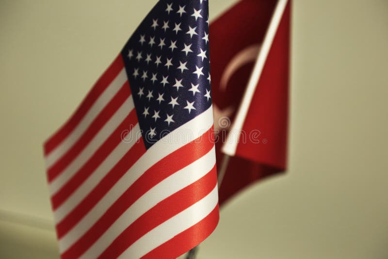 Bandeiras de Turquia e de Estados Unidos da Am? rica imagens de stock royalty free