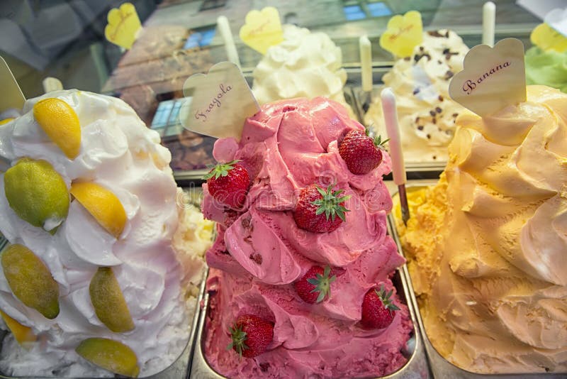 Bandejas del helado fotografía de archivo libre de regalías Bandejas del helado fotografía de archivo libre de regalías