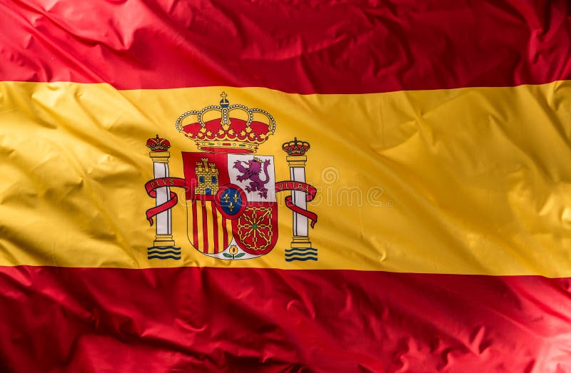 Bandera de España de la seda Colores nacionales españoles con el emblema imagen de archivo Bandera de España de la seda Colores nacionales españoles con el emblema imagen de archivo