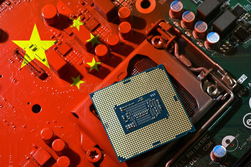 Bandera de la república de china en una placa base pc pintada de rojo con una cpu. el concepto de supremacía en el microchip mundi imagenes de archivo