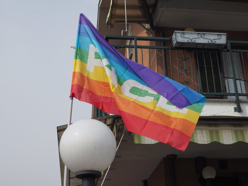 Bandera de paz arco iris. Bandera de la paz arco iris como símbolo común de la paz internacional