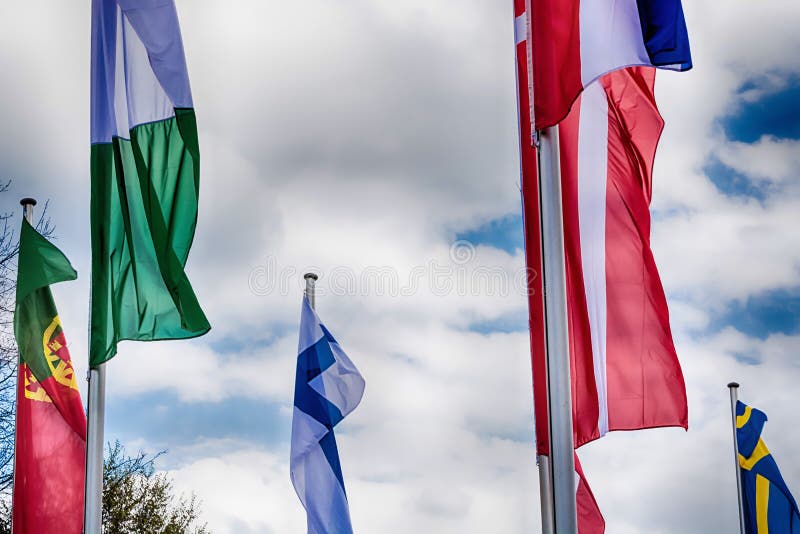 Resultado de imagen de banderas de europa cielo