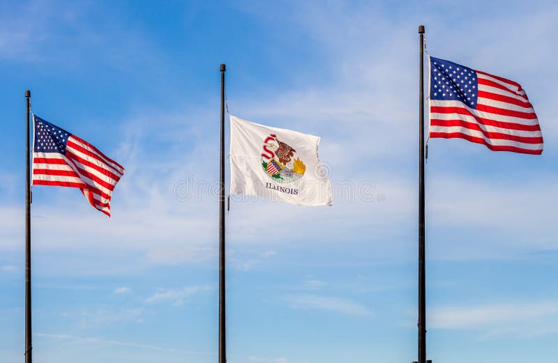 Banderas que agitan de los Estados Unidos y del estado de Illinois con fotografía de archivo Banderas que agitan de los Estados Unidos y del estado de Illinois con fotografía de archivo