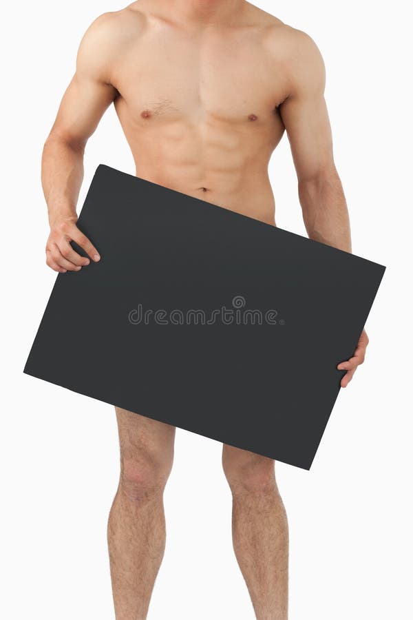 Bandiera della holding del corpo maschio di Atletic in sue mani fotografia stock libera da diritti Bandiera della holding del corpo maschio di Atletic in sue mani fotografia stock libera da diritti