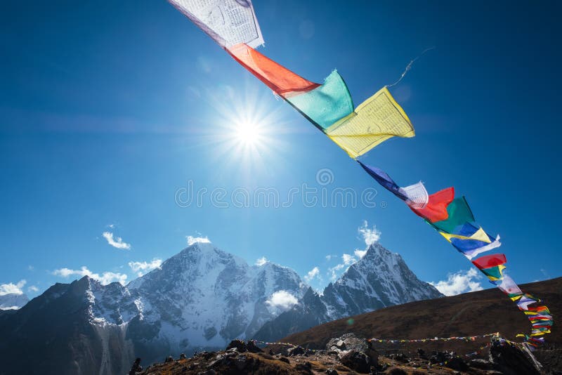 Bandierine Tibetane Di Preghiera Fotografia Stock - Immagine di religione,  filosofia: 4780458