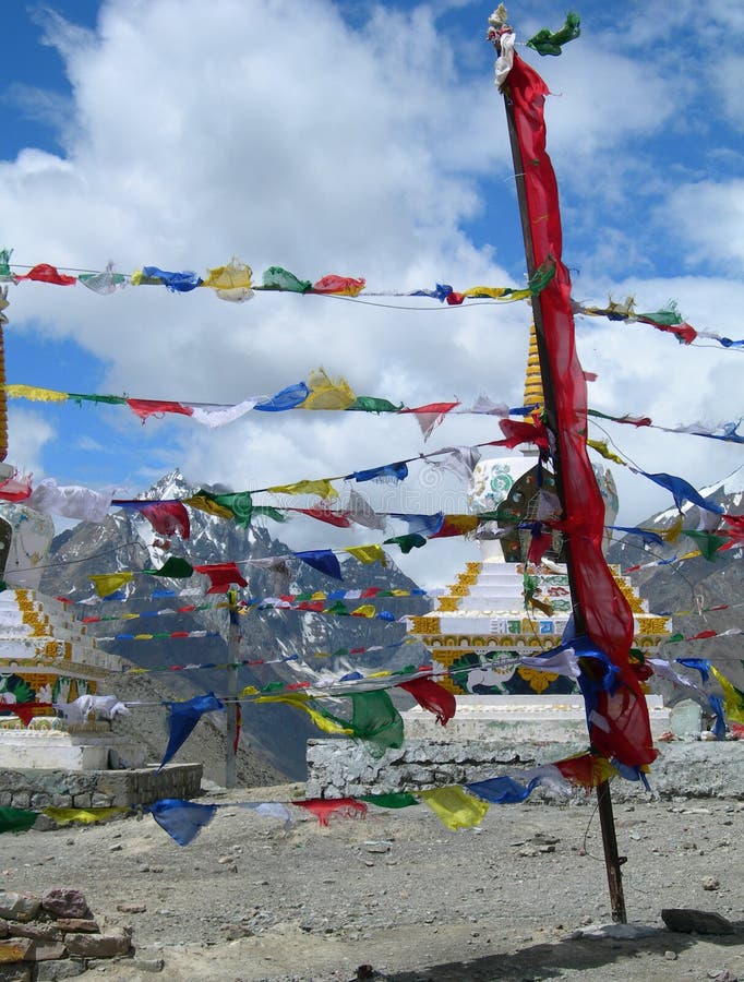 Bandierine Tibetane Di Preghiera a Lhasa Fotografia Stock - Immagine di  asia, preghiera: 3239540