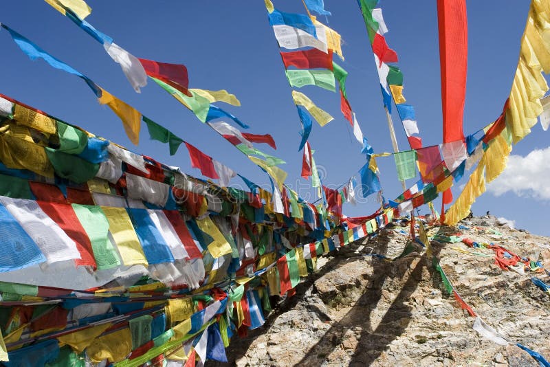 Bandierine Tibetane Di Preghiera a Lhasa Fotografia Stock - Immagine di  asia, preghiera: 3239540