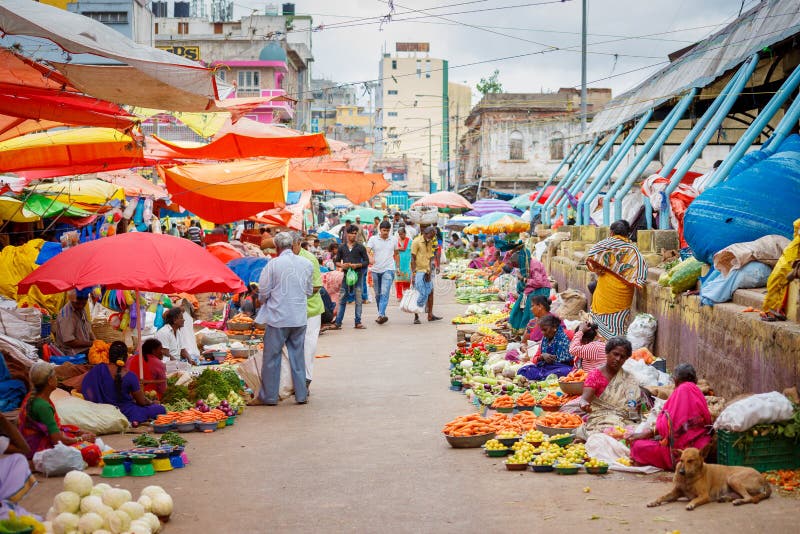 Bangalore Indien - Juni 22, 2018: Typisk indisk marknad fotografering för bildbyråer Bangalore Indien - Juni 22, 2018: Typisk indisk marknad fotografering för bildbyråer