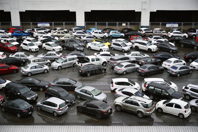 BANGKOK CITY, THAILAND - Parking lot lack of space problem, Messy car parking full. royalty free stock photos BANGKOK CITY, THAILAND - Parking lot lack of space problem, Messy car parking full. royalty free stock photos