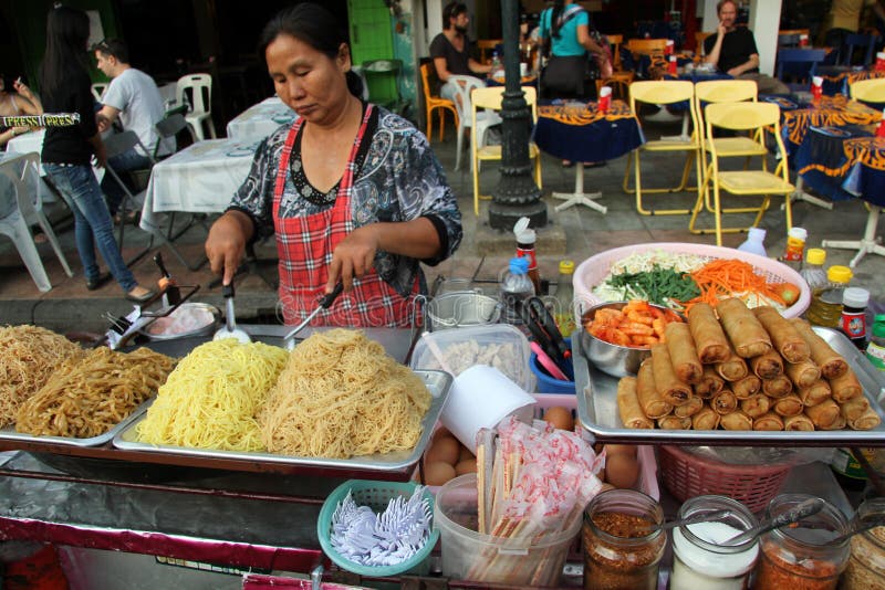 Bangkok Street Food editorial photo. Image of padthai - 22887536