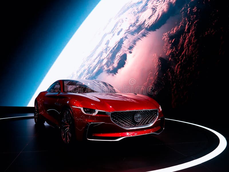 Bangkok, Tailandia - 2 de diciembre de 2018: La pasión de la emoción de MG ZS conduce color rojo del concepto en etapa en la sala imagenes de archivo Bangkok, Tailandia - 2 de diciembre de 2018: La pasión de la emoción de MG ZS conduce color rojo del concepto en etapa en la sala imagenes de archivo