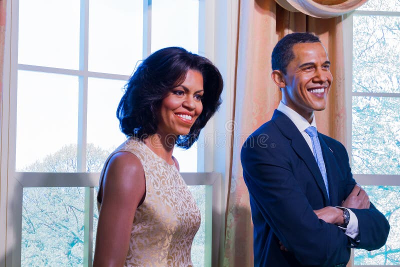 BANGKOK, TAILANDIA - 19 DE DICIEMBRE: Una figura de cera de Barack y de Michell foto de archivo BANGKOK, TAILANDIA - 19 DE DICIEMBRE: Una figura de cera de Barack y de Michell foto de archivo