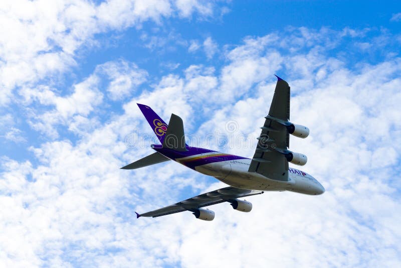 Bangkok, Tailandia - 26 de marzo de 2016: Aeroplano de Thai Airways, en foto de archivo Bangkok, Tailandia - 26 de marzo de 2016: Aeroplano de Thai Airways, en foto de archivo