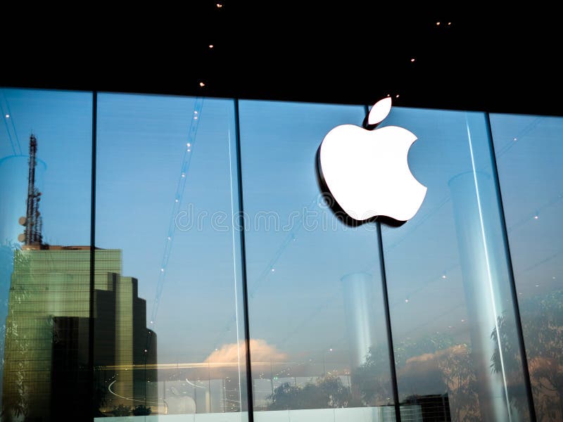 Bangkok, Tailandia - 12 de noviembre de 2018: Apple lanza ya su primera tienda tailandesa en el iconSiam en Bangkok, Tailandia Ma fotos de archivo libres de regalías Bangkok, Tailandia - 12 de noviembre de 2018: Apple lanza ya su primera tienda tailandesa en el iconSiam en Bangkok, Tailandia Ma fotos de archivo libres de regalías