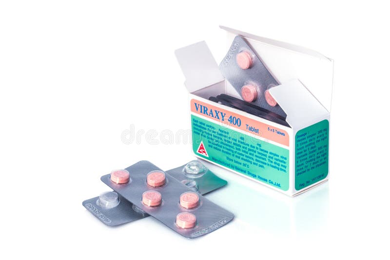 BANGKOK, TAILANDIA - 28 FEBBRAIO 2017: Una scatola del medi di VIRAXY 400 immagine stock BANGKOK, TAILANDIA - 28 FEBBRAIO 2017: Una scatola del medi di VIRAXY 400 immagine stock