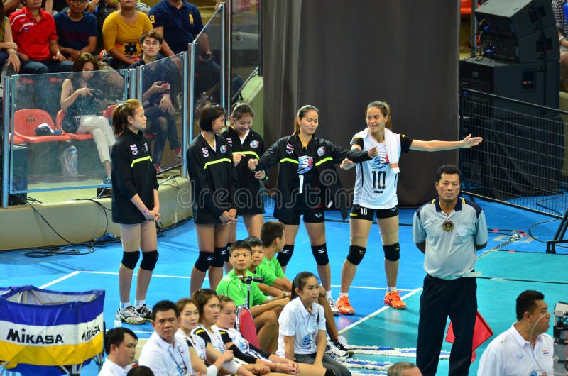 Bangkok Tajlandia, Lipiec, - 3, 2015: Tajlandia podstawienie świętuje podczas FIVB siatkówki Światowy Uroczysty Prix zdjęcia stock Bangkok Tajlandia, Lipiec, - 3, 2015: Tajlandia podstawienie świętuje podczas FIVB siatkówki Światowy Uroczysty Prix zdjęcia stock