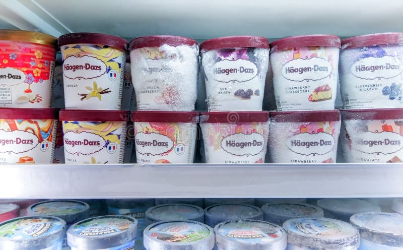 BANGKOK TAJLANDIA, PAŹDZIERNIK, - 22, 2018: Różnorodny smak Haagen-Dazs lód obraz royalty free BANGKOK TAJLANDIA, PAŹDZIERNIK, - 22, 2018: Różnorodny smak Haagen-Dazs lód obraz royalty free