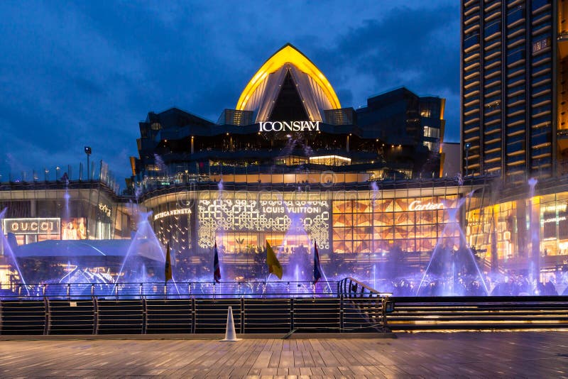 Bangkok, Tha?lande 8 mai 2019 : Les multim?dia iconiques arrosent des caract?ristiques avec l'exposition de fontaine de danse dan photographie stock libre de droits Bangkok, Tha?lande 8 mai 2019 : Les multim?dia iconiques arrosent des caract?ristiques avec l'exposition de fontaine de danse dan photographie stock libre de droits