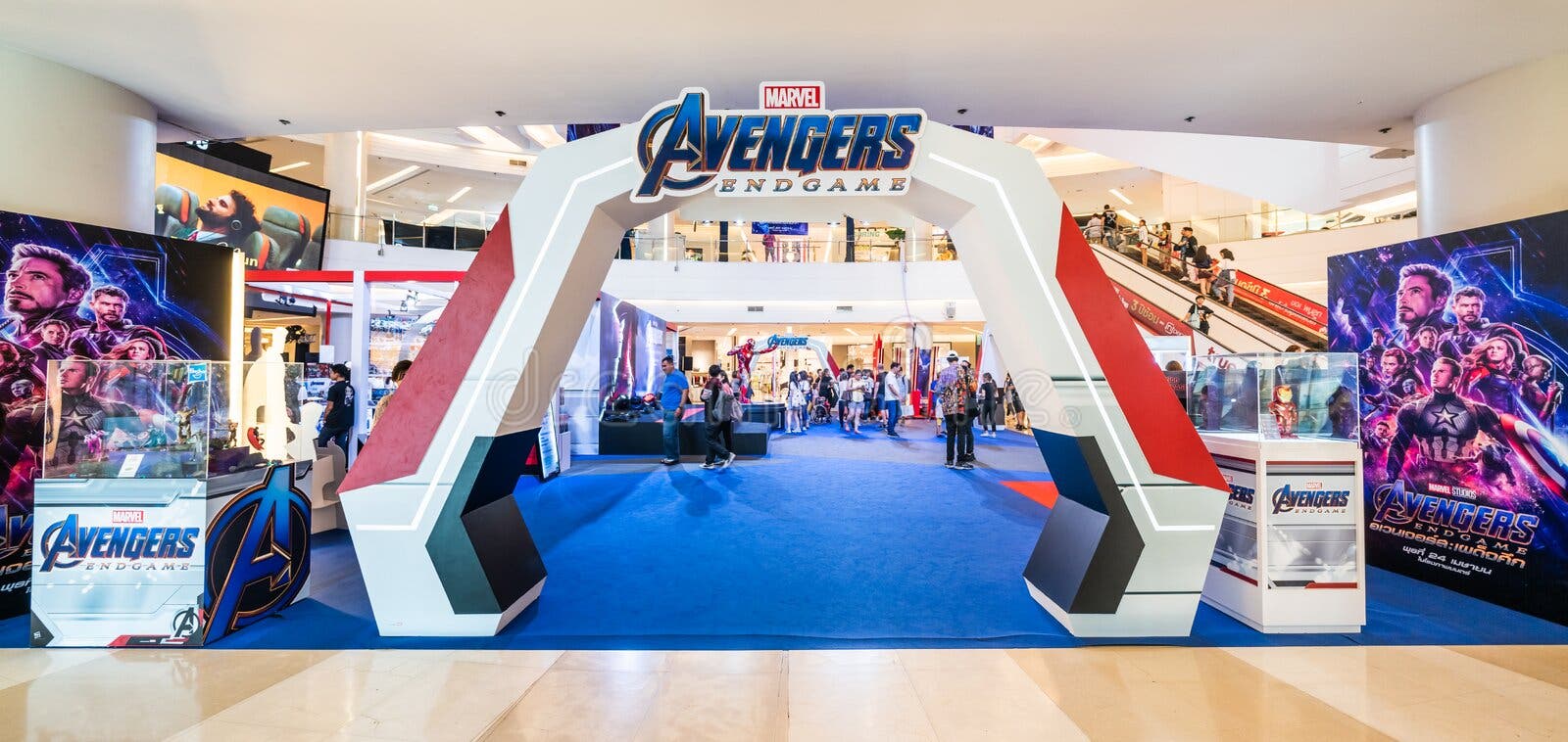 Banguecoque, Tailândia - 18 De Abril De 2019: Exposição Do Contexto Do Filme  Do Endgame Do Vingador No Teatro De Filme Propaga Foto Editorial - Imagem  de preto, backdrop: 145234426