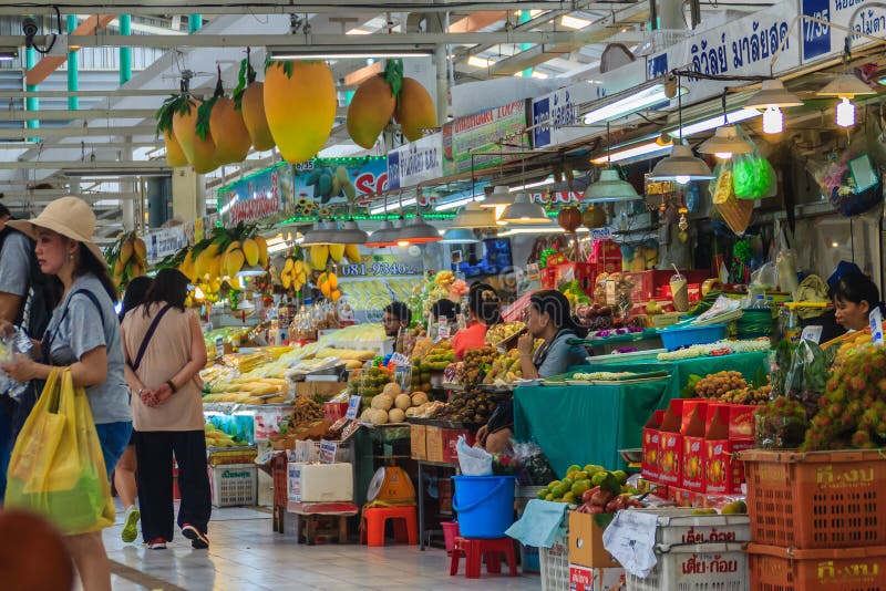 Bangkok Thailand - April 23, 2017: Eller Tor Kor Market (marknadsföring arkivfoto Bangkok Thailand - April 23, 2017: Eller Tor Kor Market (marknadsföring arkivfoto